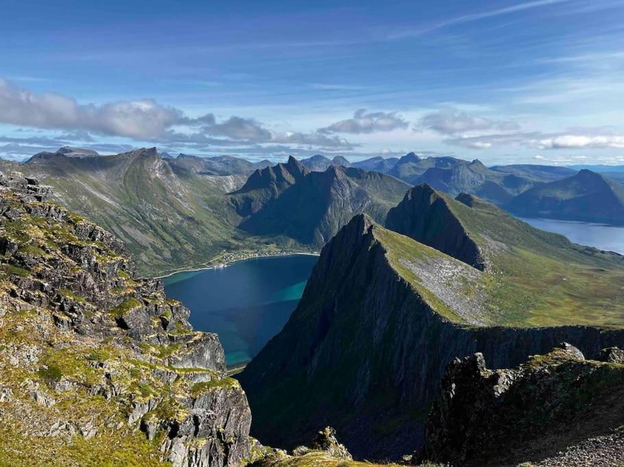 Rural Life On The Rough Coastline Of Senja Feriehus *